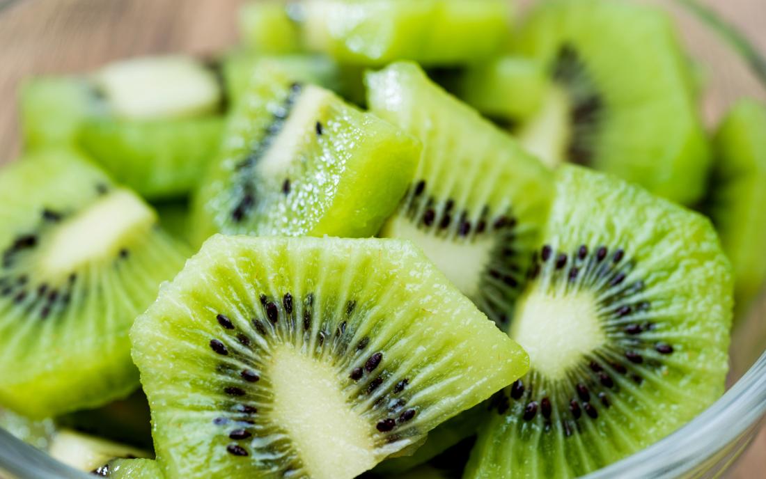 DELICIOUS KIWI FRUIT OVERRIPE DESSERT SMOOTHIE