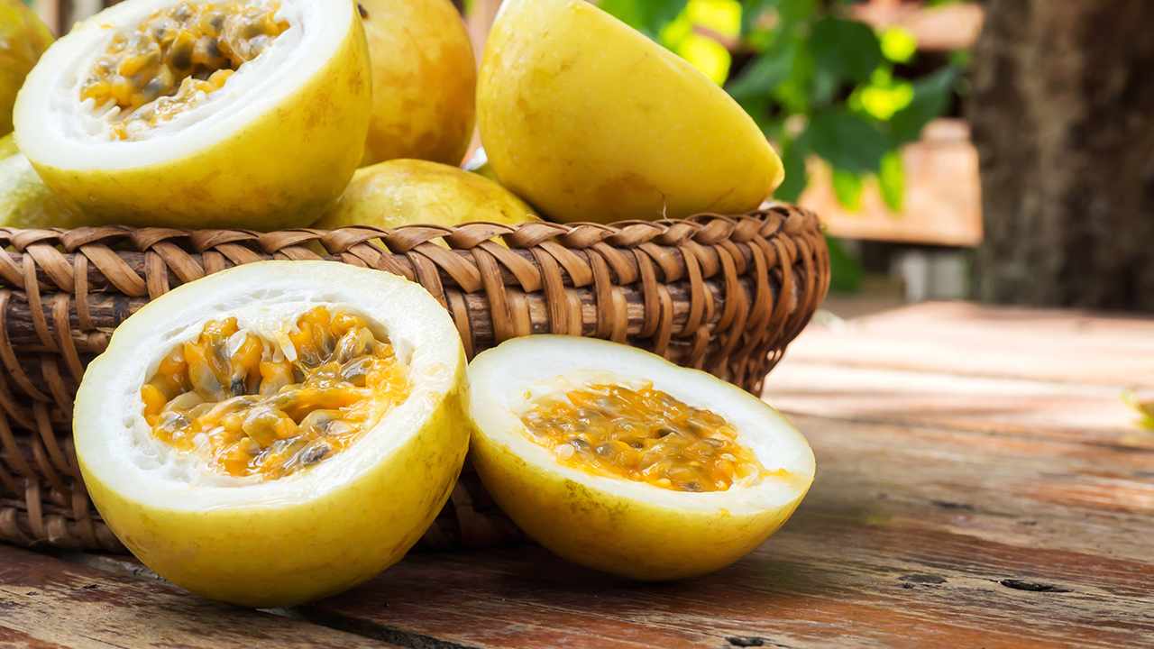  Buy the best types of passion fruits at a cheap price 